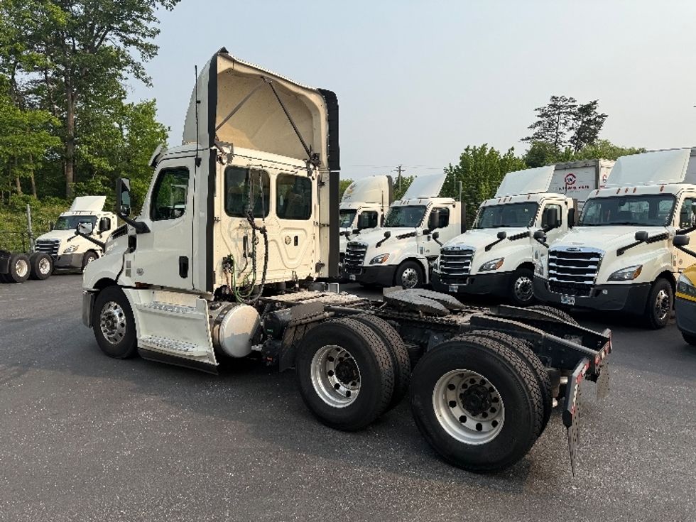 Day Cab Tractor-Heavy Duty Tractors-Freightliner-2019-T12664ST-Jessup-MD-516,518\n\t\tmiles-$ 35,000 - Image 5
