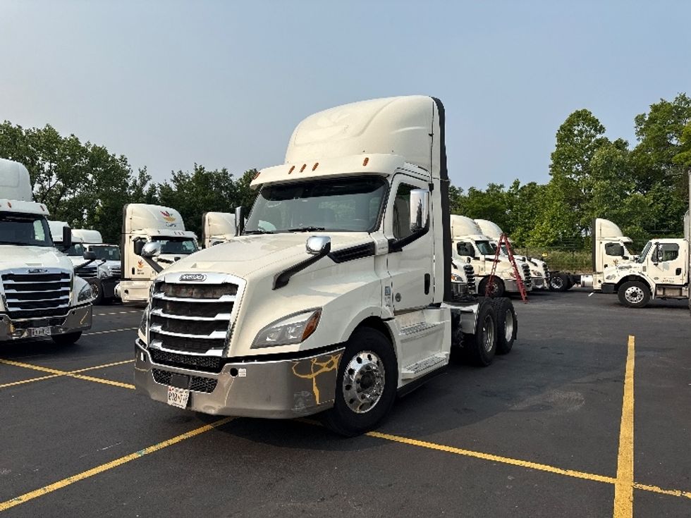 Day Cab Tractor-Heavy Duty Tractors-Freightliner-2019-T12664ST-Jessup-MD-517,569\n\t\tmiles-$ 38,500 - Image 3