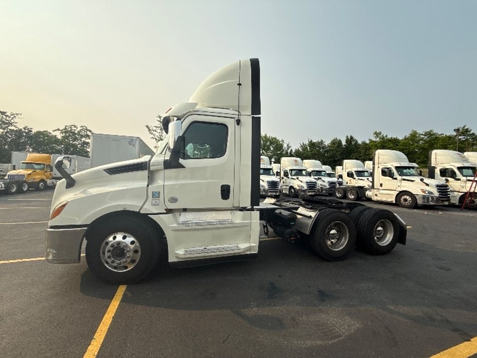 Day Cab Tractor-Heavy Duty Tractors-Freightliner-2019-T12664ST-Jessup-MD-517,569\n\t\tmiles-$ 38,500 - Image 4