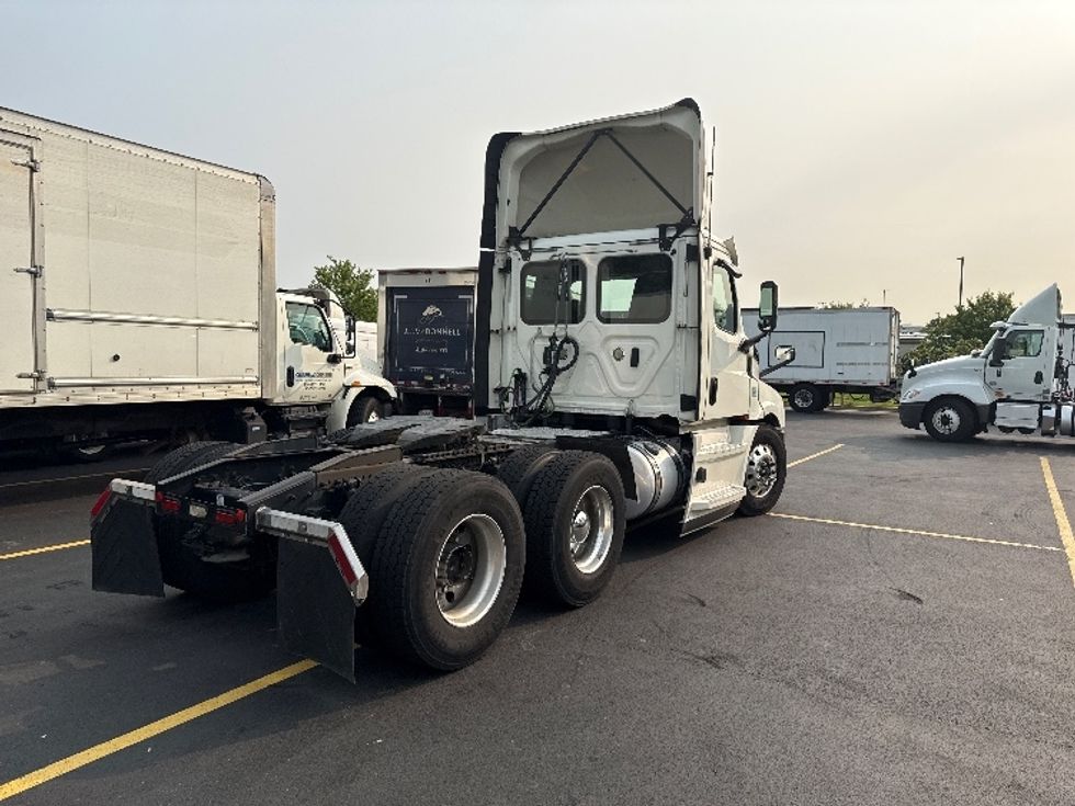 Day Cab Tractor-Heavy Duty Tractors-Freightliner-2019-T12664ST-Jessup-MD-517,569\n\t\tmiles-$ 38,500 - Image 7