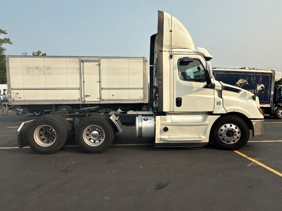 Day Cab Tractor-Heavy Duty Tractors-Freightliner-2019-T12664ST-Jessup-MD-517,569\n\t\tmiles-$ 38,500 - Image 8