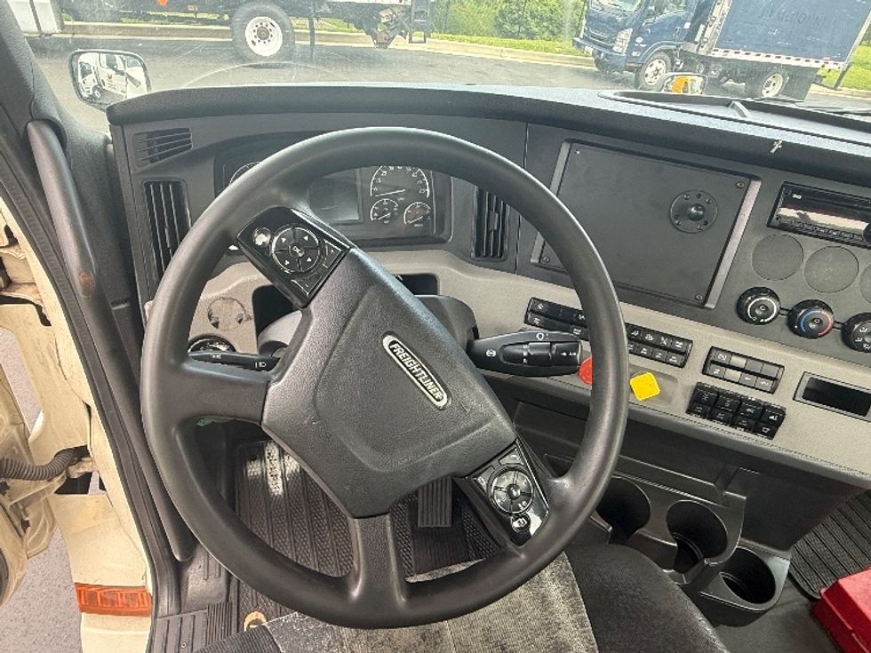 Day Cab Tractor-Heavy Duty Tractors-Freightliner-2019-T12664ST-Jessup-MD-519,384\n\t\tmiles-$ 34,750 - Image 11