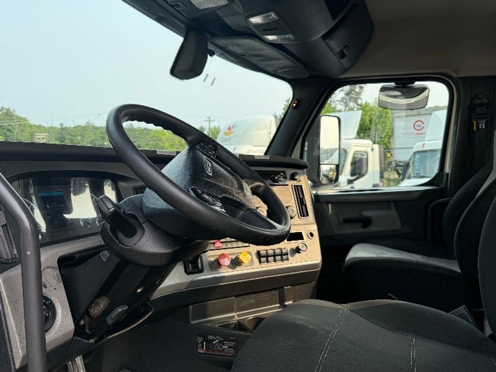 Day Cab Tractor-Heavy Duty Tractors-Freightliner-2019-T12664ST-Jessup-MD-519,960\n\t\tmiles-$ 34,750 - Image 10