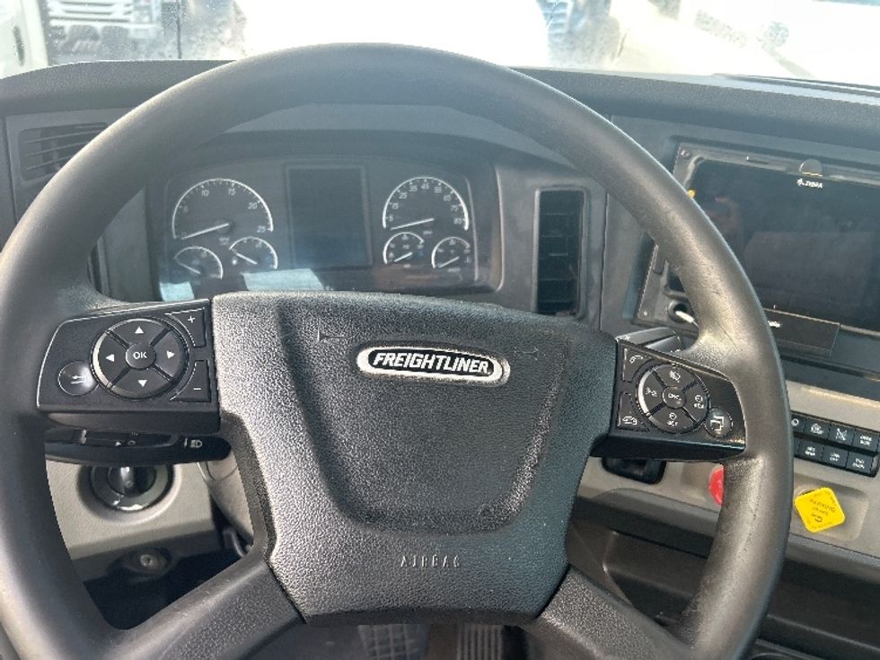 Day Cab Tractor-Heavy Duty Tractors-Freightliner-2019-T12664ST-Jessup-MD-520,344\n\t\tmiles-$ 34,750 - Image 11