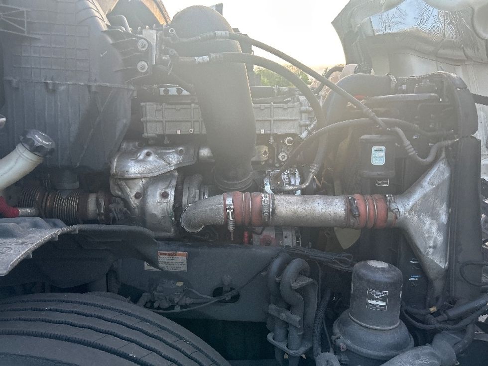 Day Cab Tractor-Heavy Duty Tractors-Freightliner-2019-T12664ST-Jessup-MD-520,344\n\t\tmiles-$ 34,750 - Image 15