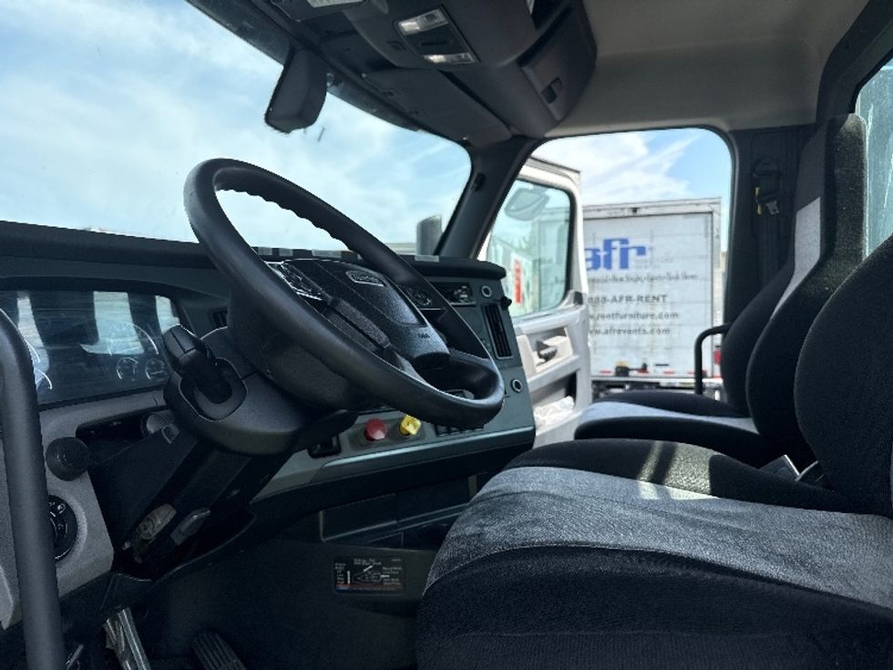 Day Cab Tractor-Heavy Duty Tractors-Freightliner-2019-T12664ST-Jessup-MD-522,781\n\t\tmiles-$ 34,750 - Image 10
