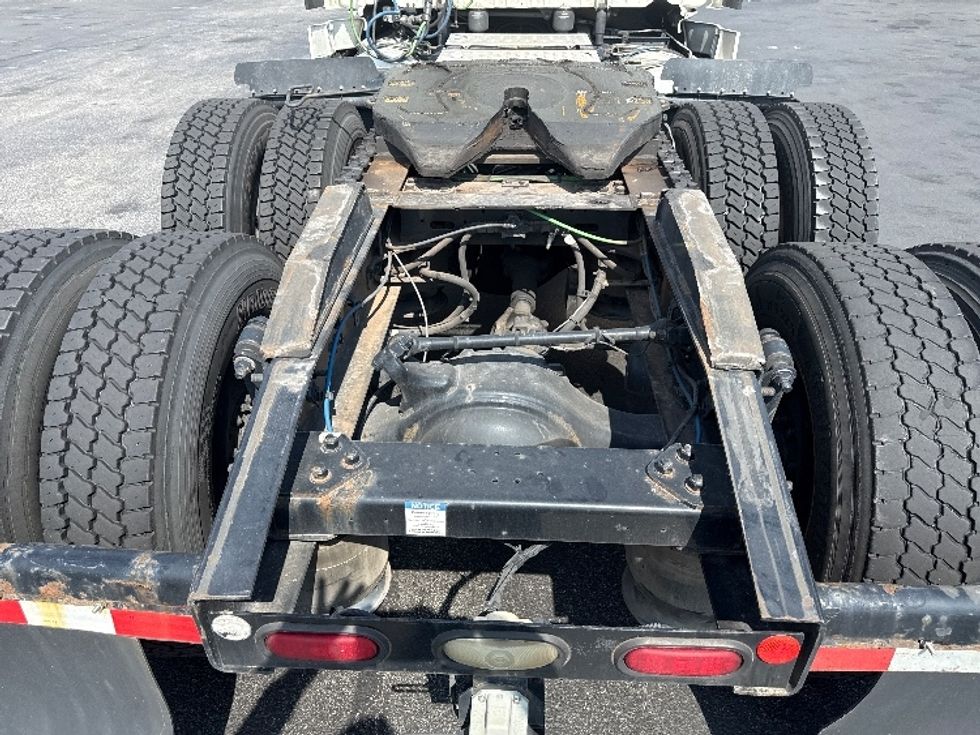 Day Cab Tractor-Heavy Duty Tractors-Freightliner-2019-T12664ST-Jessup-MD-522,781\n\t\tmiles-$ 34,750 - Image 6