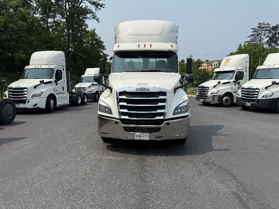 Day Cab Tractor-Heavy Duty Tractors-Freightliner-2019-T12664ST-Jessup-MD-524,399\n\t\tmiles-$ 34,750 - Image 2