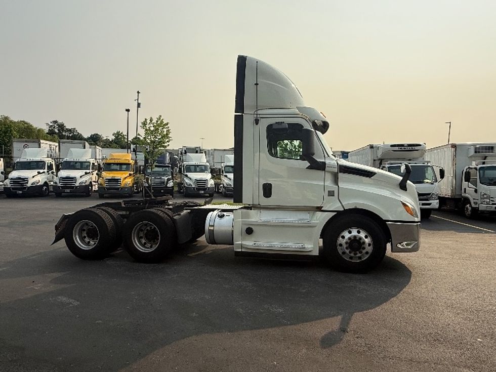 Day Cab Tractor-Heavy Duty Tractors-Freightliner-2019-T12664ST-Jessup-MD-526,162\n\t\tmiles-$ 34,750 - Image 8