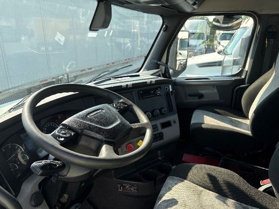 Day Cab Tractor-Heavy Duty Tractors-Freightliner-2019-T12664ST-Jessup-MD-539,192\n\t\tmiles-$ 36,750 - Image 10