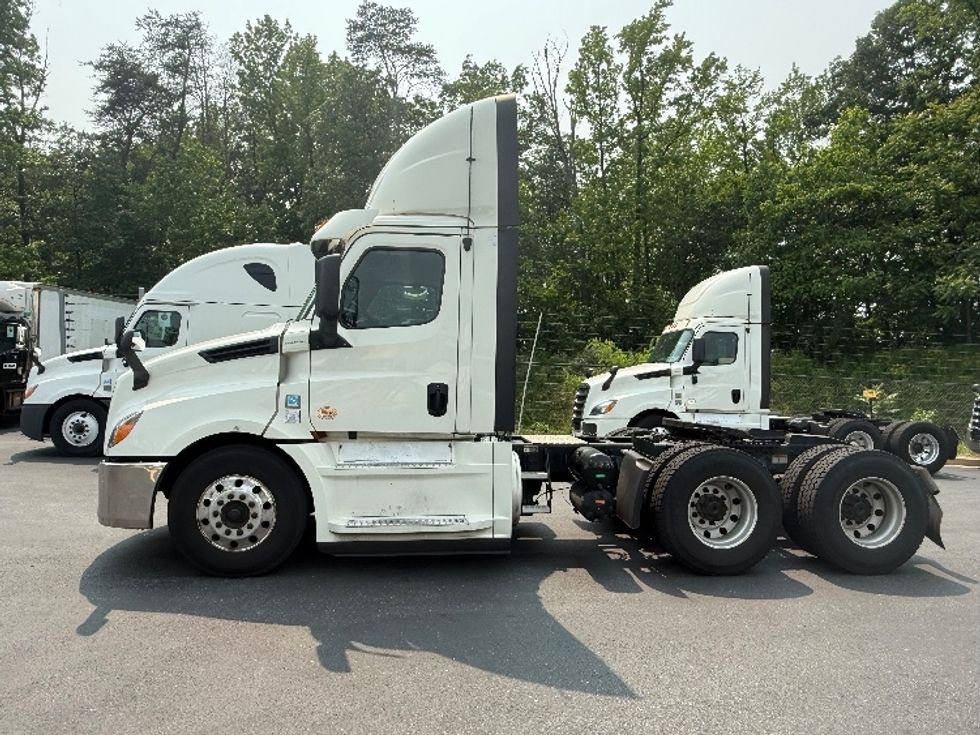 Day Cab Tractor-Heavy Duty Tractors-Freightliner-2019-T12664ST-Jessup-MD-540,325\n\t\tmiles-$ 34,250 - Image 4
