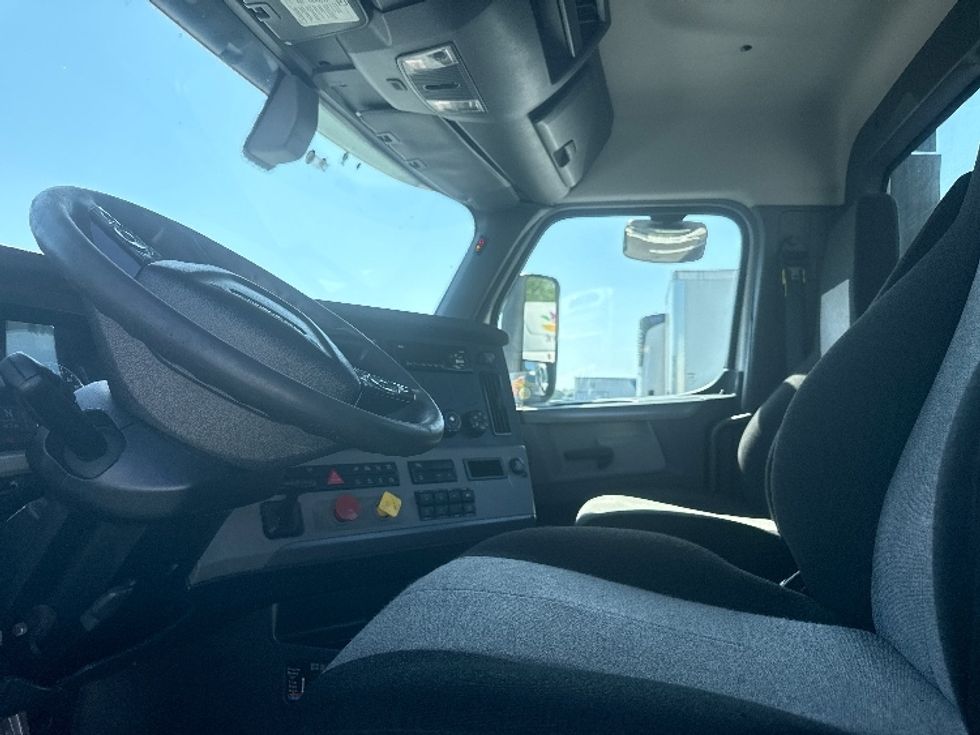 Day Cab Tractor-Heavy Duty Tractors-Freightliner-2019-T12664ST-Jessup-MD-549,046\n\t\tmiles-$ 36,000 - Image 10