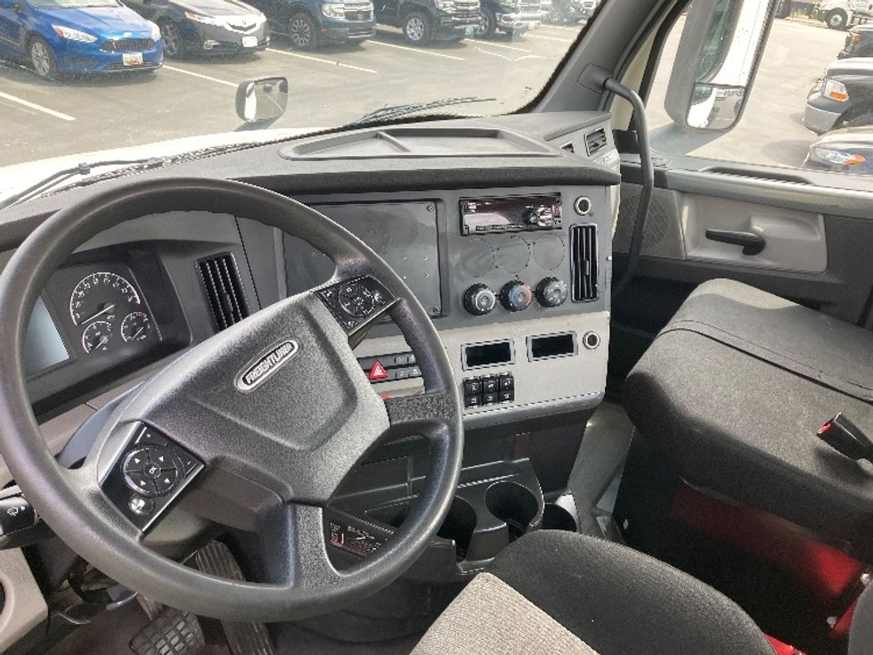 Day Cab Tractor-Heavy Duty Tractors-Freightliner-2019-T12664ST-Jessup-MD-551,781\n\t\tmiles-$ 37,750 - Image 10