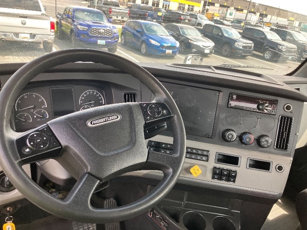 Day Cab Tractor-Heavy Duty Tractors-Freightliner-2019-T12664ST-Jessup-MD-551,781\n\t\tmiles-$ 37,750 - Image 11