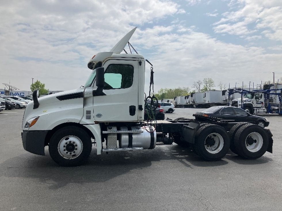 Day Cab Tractor-Heavy Duty Tractors-Freightliner-2019-T12664ST-Jessup-MD-551,781\n\t\tmiles-$ 37,750 - Image 4