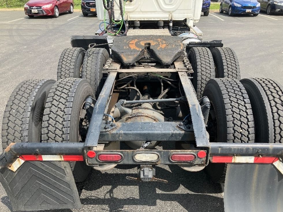 Day Cab Tractor-Heavy Duty Tractors-Freightliner-2019-T12664ST-Jessup-MD-551,781\n\t\tmiles-$ 37,750 - Image 6