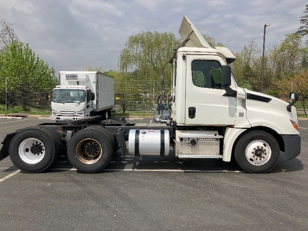 Day Cab Tractor-Heavy Duty Tractors-Freightliner-2019-T12664ST-Jessup-MD-551,781\n\t\tmiles-$ 37,750 - Image 8