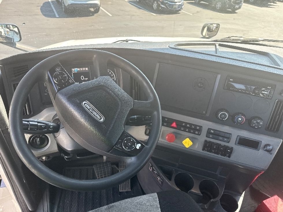 Day Cab Tractor-Heavy Duty Tractors-Freightliner-2019-T12664ST-Jessup-MD-552,419\n\t\tmiles-$ 33,750 - Image 11