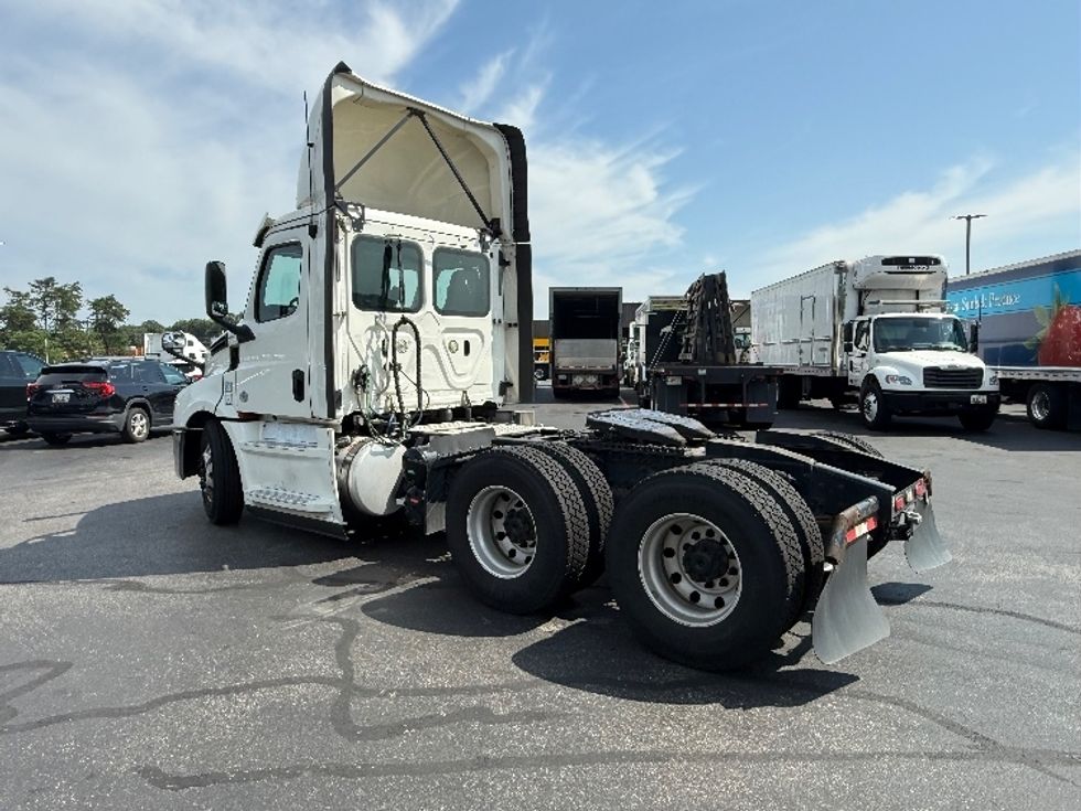 Day Cab Tractor-Heavy Duty Tractors-Freightliner-2019-T12664ST-Jessup-MD-552,419\n\t\tmiles-$ 33,750 - Image 5