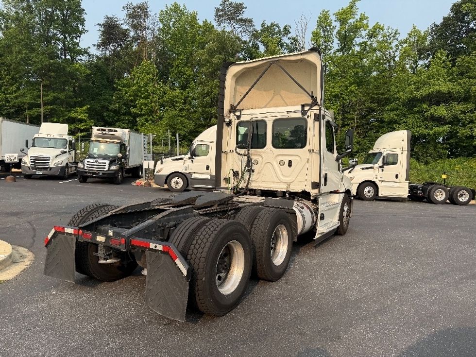 Day Cab Tractor-Heavy Duty Tractors-Freightliner-2019-T12664ST-Jessup-MD-552,553\n\t\tmiles-$ 33,750 - Image 7