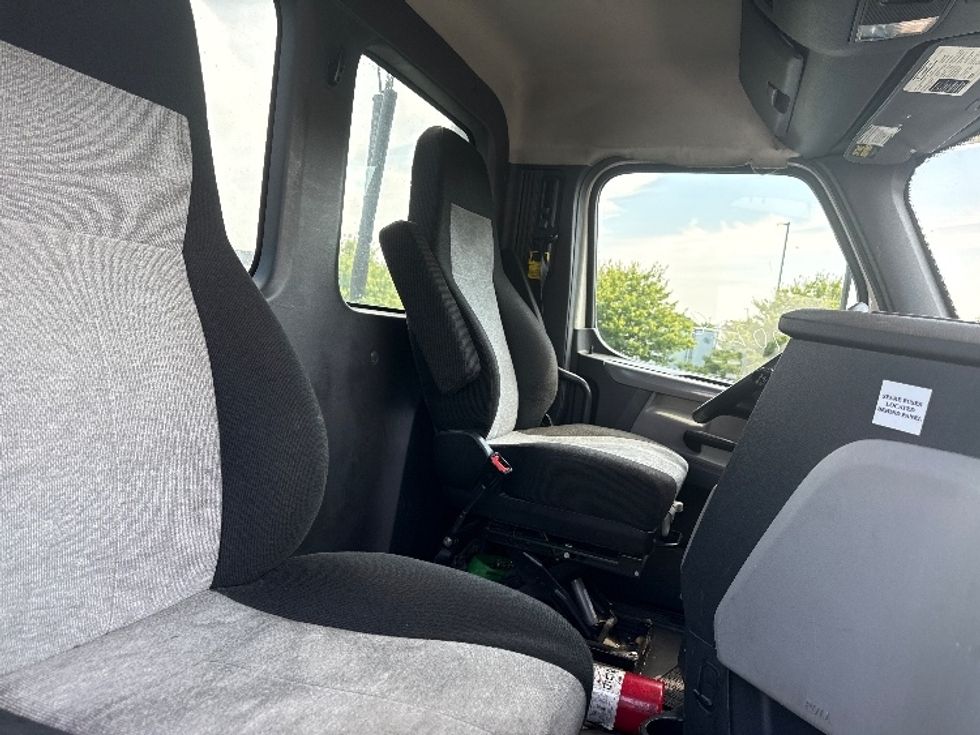 Day Cab Tractor-Heavy Duty Tractors-Freightliner-2019-T12664ST-Jessup-MD-552,966\n\t\tmiles-$ 35,500 - Image 14