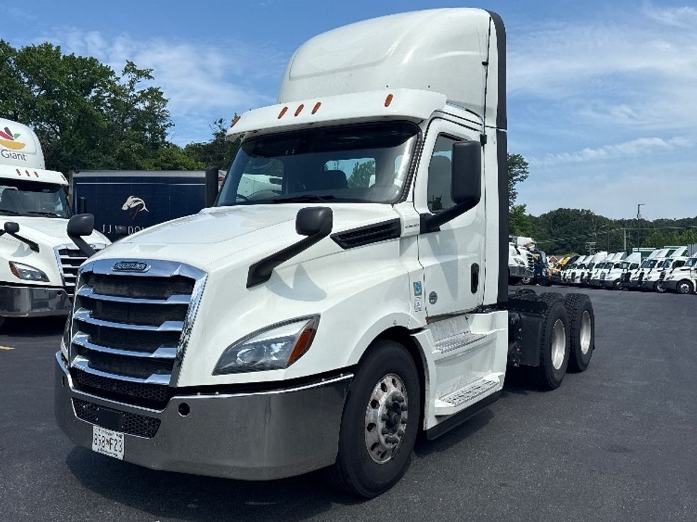 Day Cab Tractor-Heavy Duty Tractors-Freightliner-2019-T12664ST-Jessup-MD-552,966\n\t\tmiles-$ 35,500 - Image 3