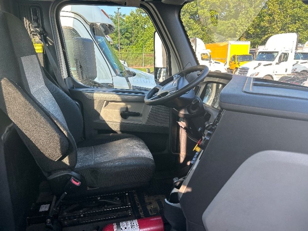 Day Cab Tractor-Heavy Duty Tractors-Freightliner-2019-T12664ST-Jessup-MD-553,229\n\t\tmiles-$ 33,750 - Image 15