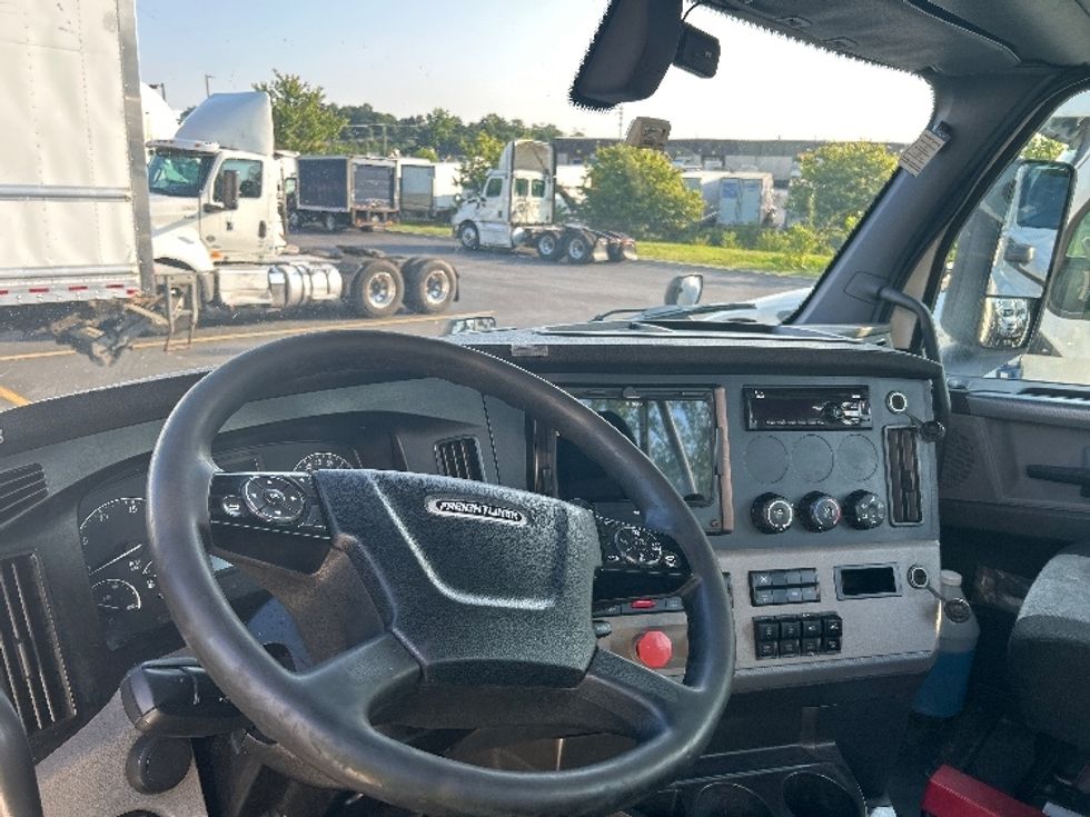 Day Cab Tractor-Heavy Duty Tractors-Freightliner-2019-T12664ST-Jessup-MD-553,229\n\t\tmiles-$ 36,500 - Image 10