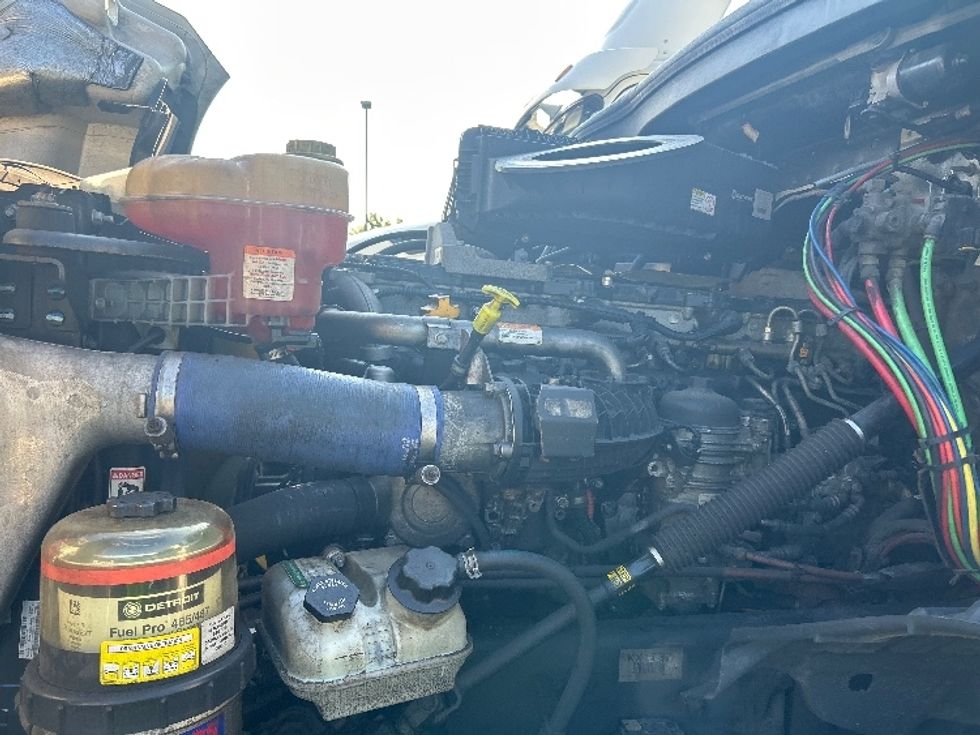 Day Cab Tractor-Heavy Duty Tractors-Freightliner-2019-T12664ST-Jessup-MD-553,229\n\t\tmiles-$ 36,500 - Image 16