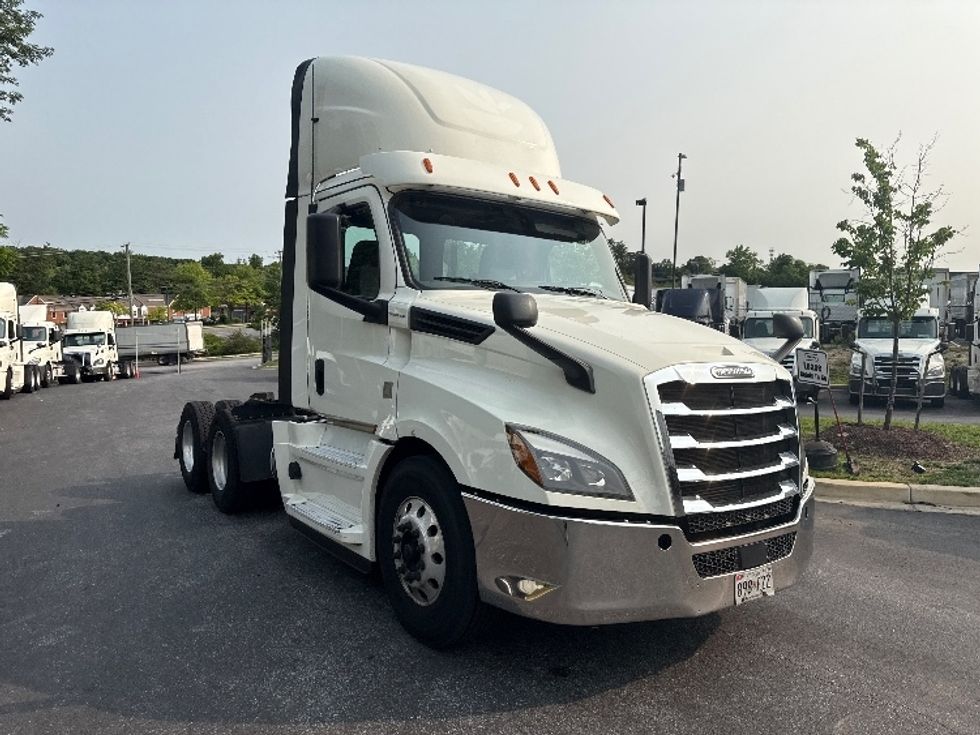 Day Cab Tractor-Heavy Duty Tractors-Freightliner-2019-T12664ST-Jessup-MD-553,817\n\t\tmiles-$ 35,500 - Image 1