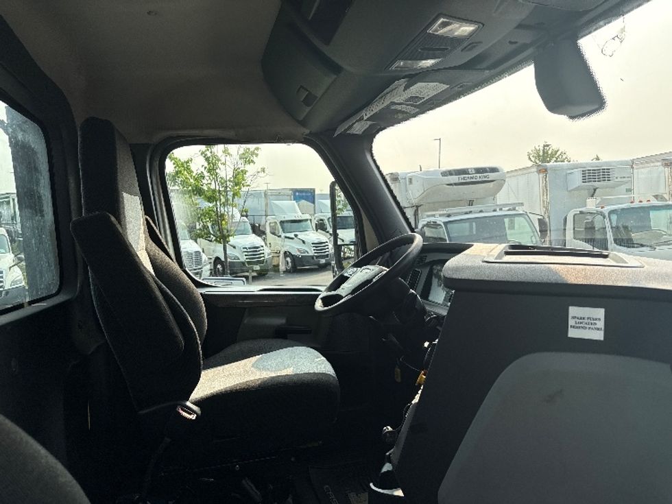 Day Cab Tractor-Heavy Duty Tractors-Freightliner-2019-T12664ST-Jessup-MD-553,817\n\t\tmiles-$ 35,500 - Image 13