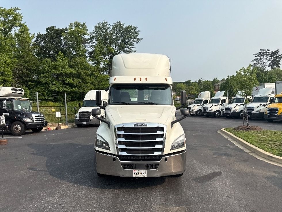 Day Cab Tractor-Heavy Duty Tractors-Freightliner-2019-T12664ST-Jessup-MD-553,817\n\t\tmiles-$ 35,500 - Image 2