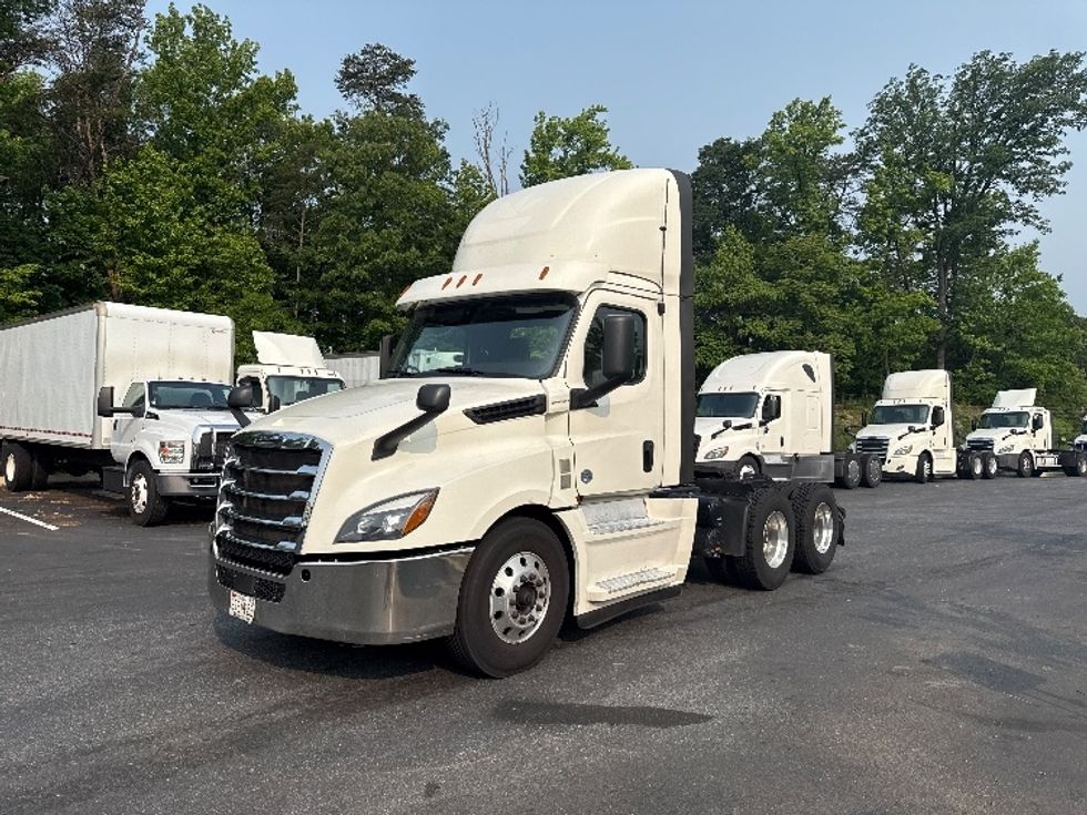 Day Cab Tractor-Heavy Duty Tractors-Freightliner-2019-T12664ST-Jessup-MD-553,817\n\t\tmiles-$ 35,500 - Image 3