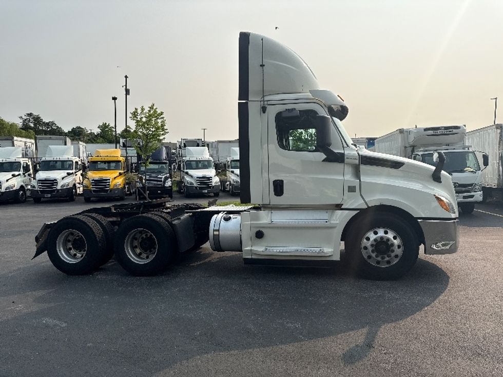 Day Cab Tractor-Heavy Duty Tractors-Freightliner-2019-T12664ST-Jessup-MD-553,817\n\t\tmiles-$ 35,500 - Image 8
