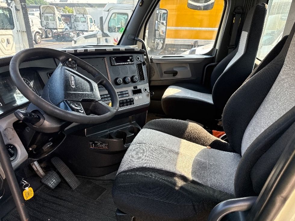 Day Cab Tractor-Heavy Duty Tractors-Freightliner-2019-T12664ST-Jessup-MD-563,556\n\t\tmiles-$ 33,250 - Image 10