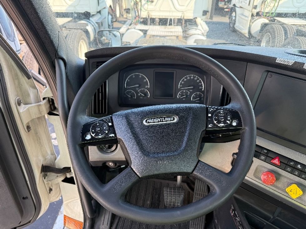 Day Cab Tractor-Heavy Duty Tractors-Freightliner-2019-T12664ST-Jessup-MD-564,452\n\t\tmiles-$ 33,250 - Image 10