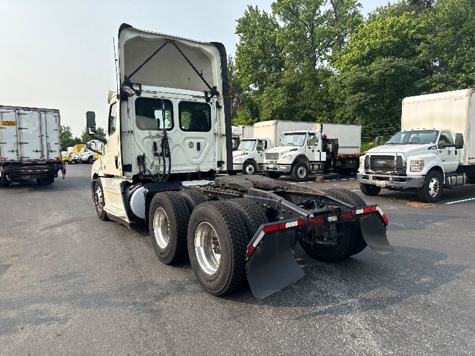 Day Cab Tractor-Heavy Duty Tractors-Freightliner-2019-T12664ST-Jessup-MD-564,452\n\t\tmiles-$ 33,250 - Image 5