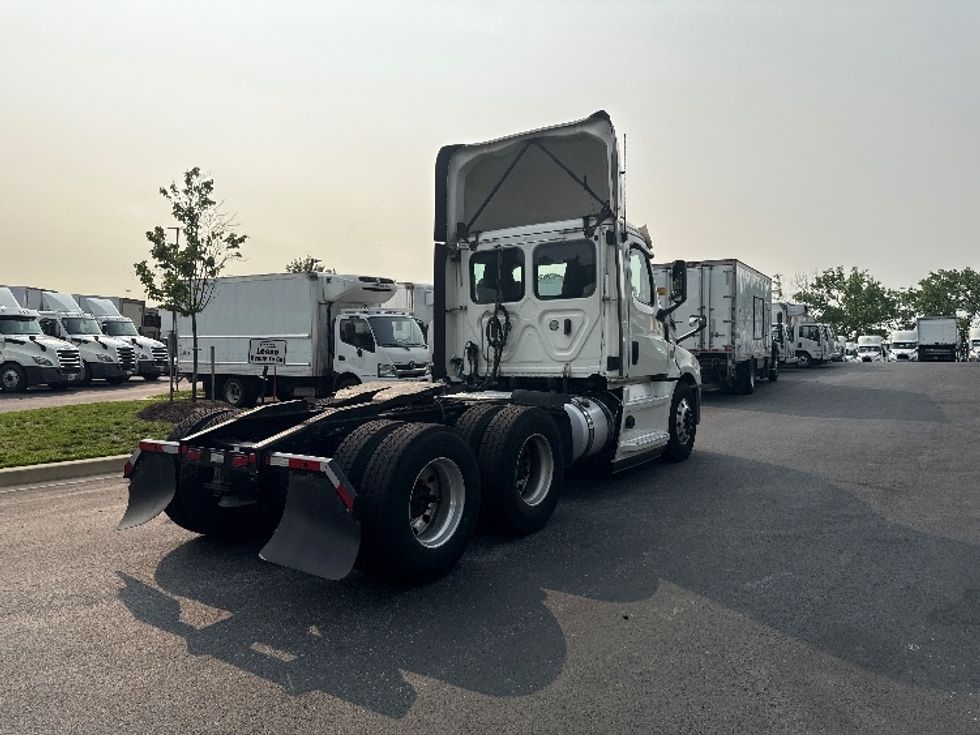 Day Cab Tractor-Heavy Duty Tractors-Freightliner-2019-T12664ST-Jessup-MD-564,452\n\t\tmiles-$ 33,250 - Image 7