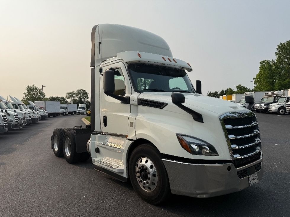 Day Cab Tractor-Heavy Duty Tractors-Freightliner-2019-T12664ST-Jessup-MD-564,891\n\t\tmiles-$ 33,250 - Image 1