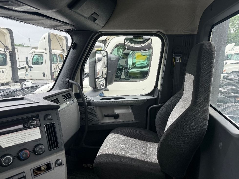 Day Cab Tractor-Heavy Duty Tractors-Freightliner-2019-T12664ST-Jessup-MD-564,891\n\t\tmiles-$ 33,250 - Image 10