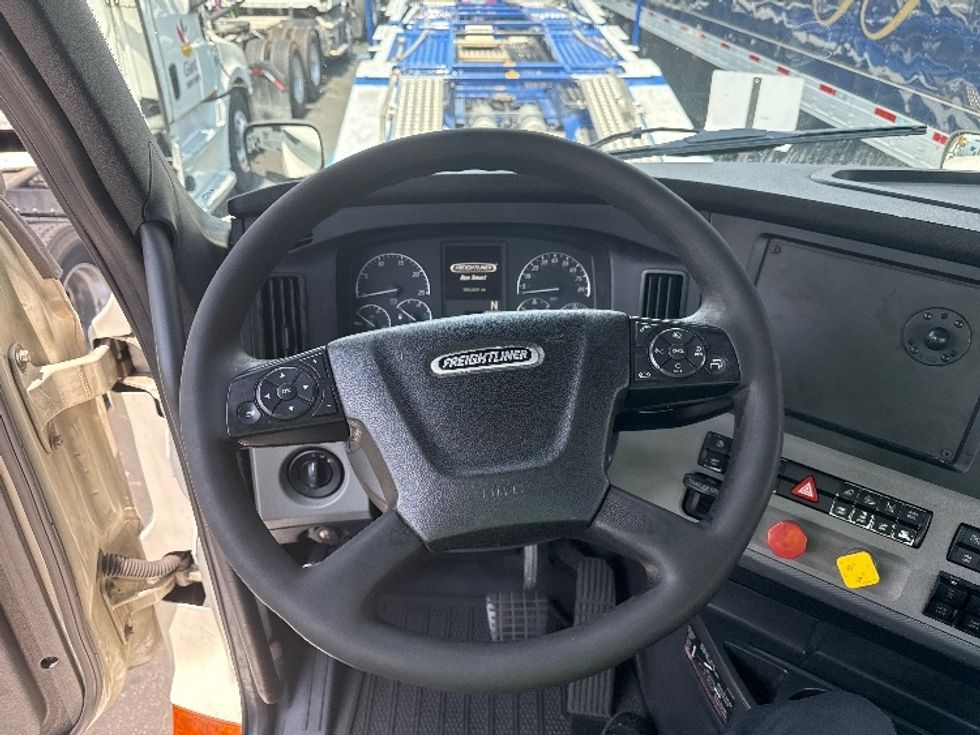 Day Cab Tractor-Heavy Duty Tractors-Freightliner-2019-T12664ST-Jessup-MD-571,423\n\t\tmiles-$ 33,000 - Image 11
