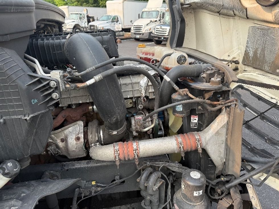 Day Cab Tractor-Heavy Duty Tractors-Freightliner-2019-T12664ST-Jessup-MD-571,423\n\t\tmiles-$ 33,000 - Image 15