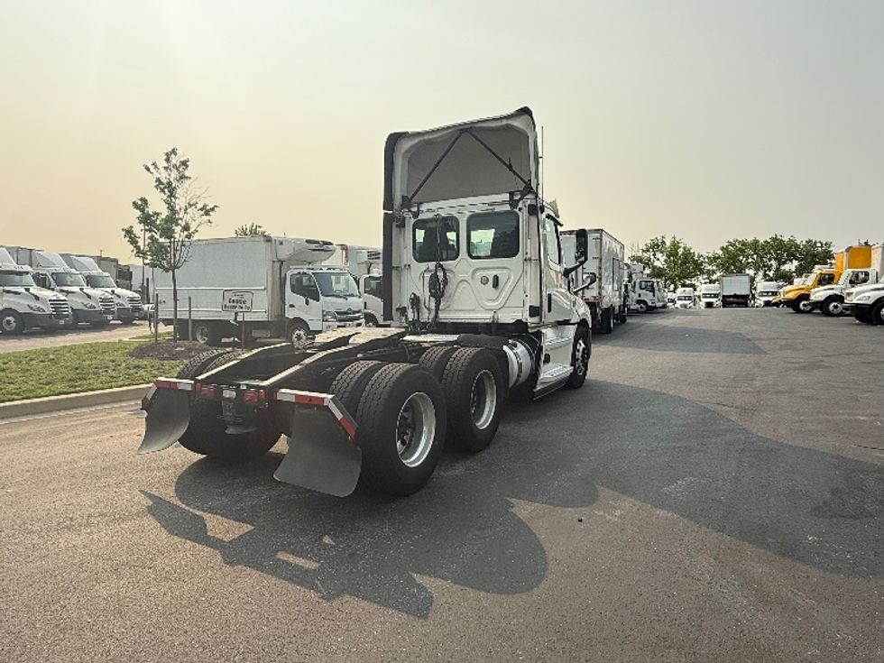 Day Cab Tractor-Heavy Duty Tractors-Freightliner-2019-T12664ST-Jessup-MD-571,423\n\t\tmiles-$ 33,000 - Image 7
