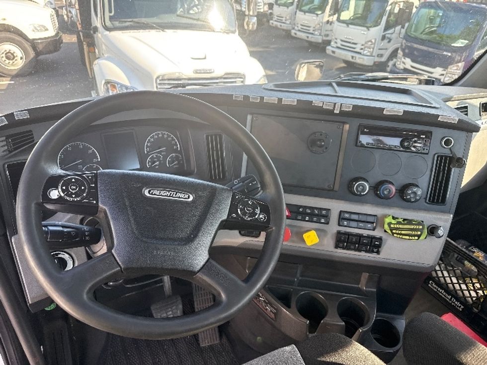 Day Cab Tractor-Heavy Duty Tractors-Freightliner-2019-T12664ST-Jessup-MD-575,135\n\t\tmiles-$ 32,750 - Image 11