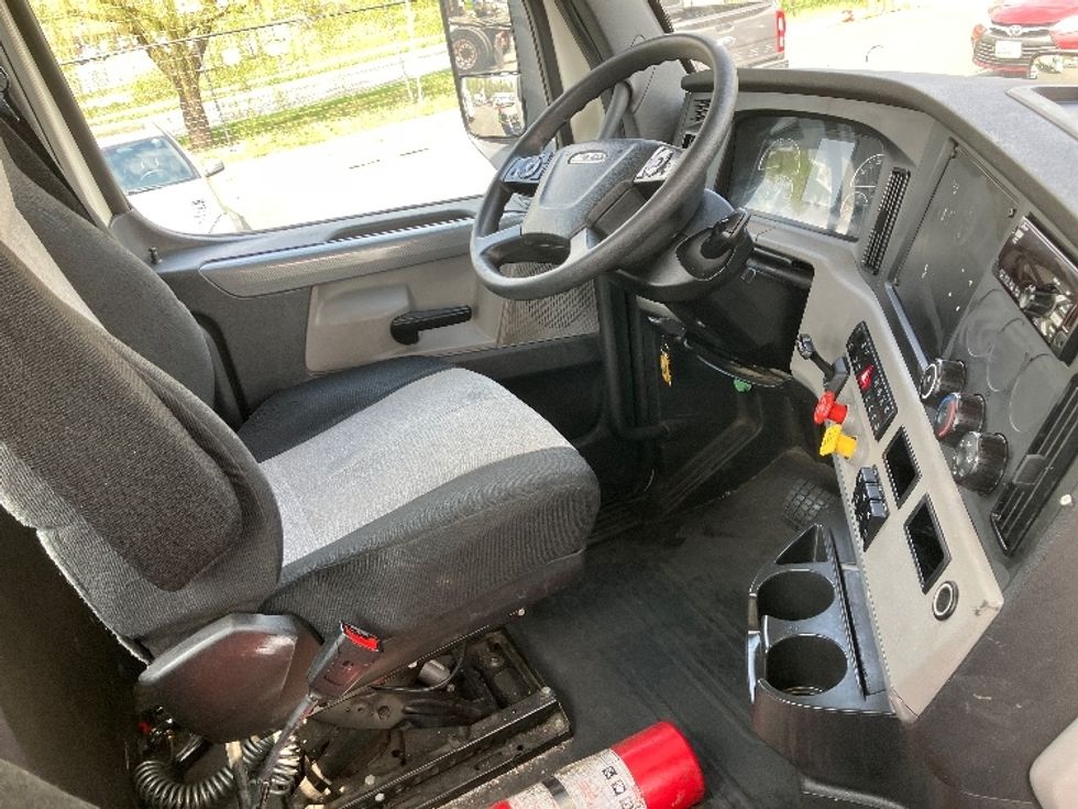 Day Cab Tractor-Heavy Duty Tractors-Freightliner-2019-T12664ST-Jessup-MD-578,737\n\t\tmiles-$ 30,500 - Image 14
