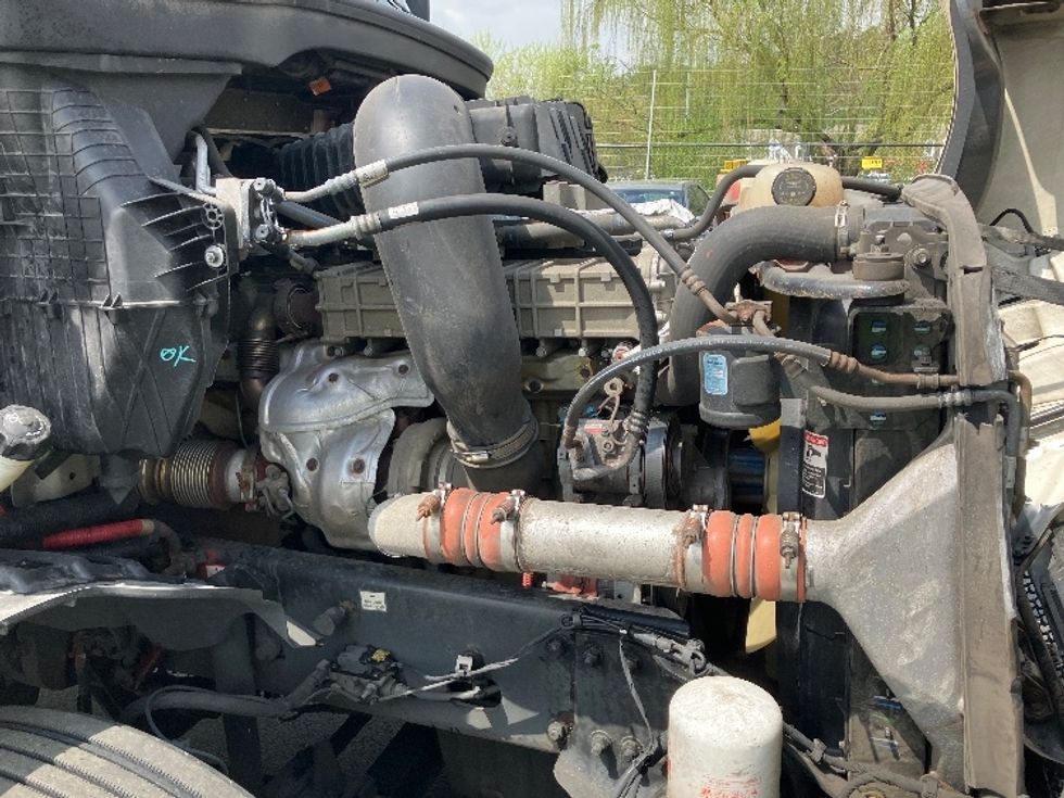 Day Cab Tractor-Heavy Duty Tractors-Freightliner-2019-T12664ST-Jessup-MD-578,737\n\t\tmiles-$ 30,500 - Image 16