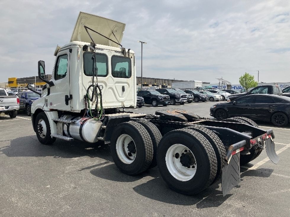 Day Cab Tractor-Heavy Duty Tractors-Freightliner-2019-T12664ST-Jessup-MD-578,737\n\t\tmiles-$ 30,500 - Image 5