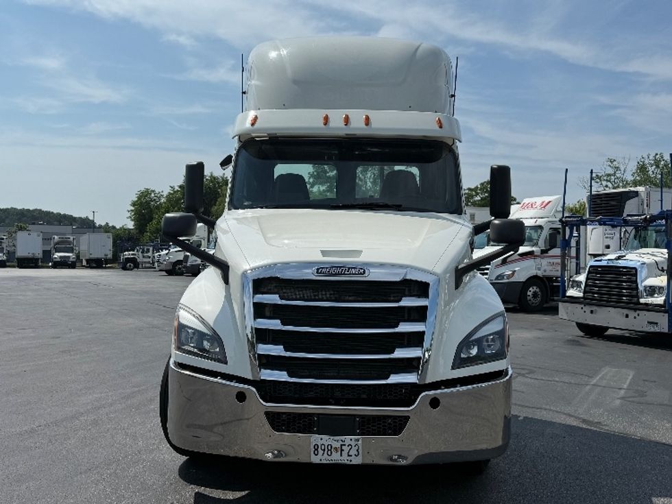 Day Cab Tractor-Heavy Duty Tractors-Freightliner-2019-T12664ST-Jessup-MD-579,377\n\t\tmiles-$ 33,500 - Image 2