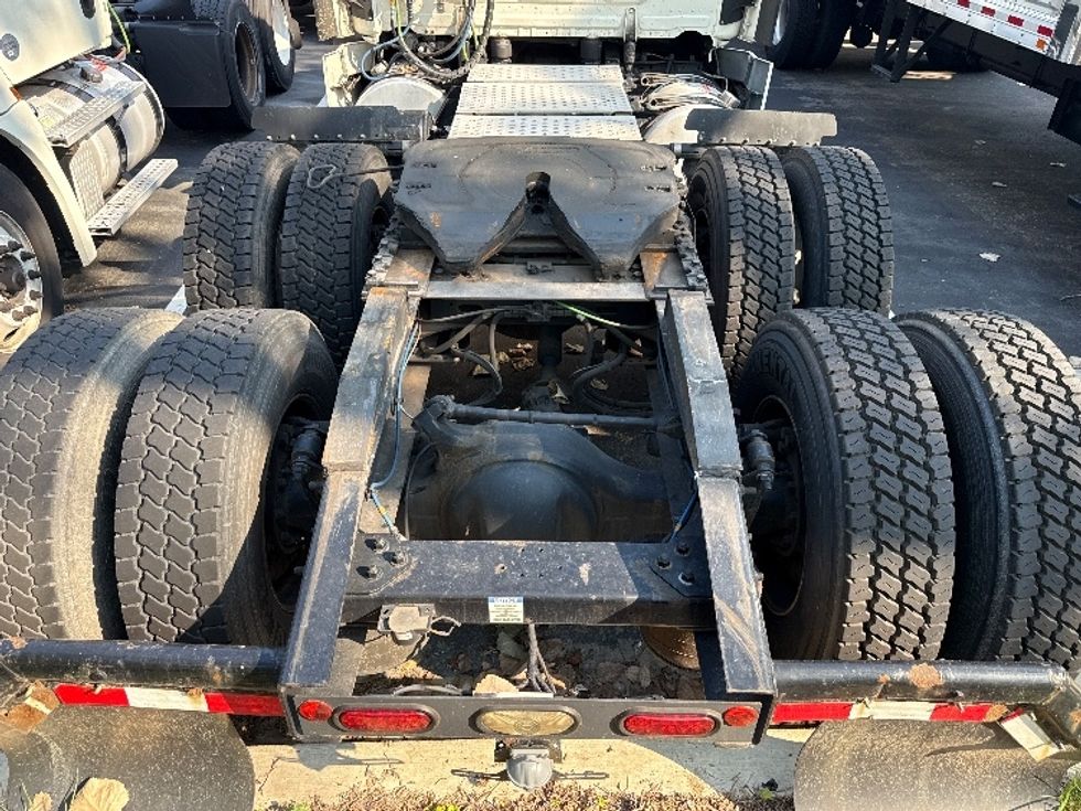 Day Cab Tractor-Heavy Duty Tractors-Freightliner-2019-T12664ST-Jessup-MD-579,377\n\t\tmiles-$ 33,500 - Image 6