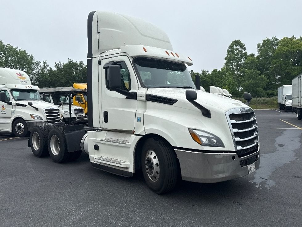 Day Cab Tractor-Heavy Duty Tractors-Freightliner-2019-T12664ST-Jessup-MD-583,435\n\t\tmiles-$ 33,250 - Image 1
